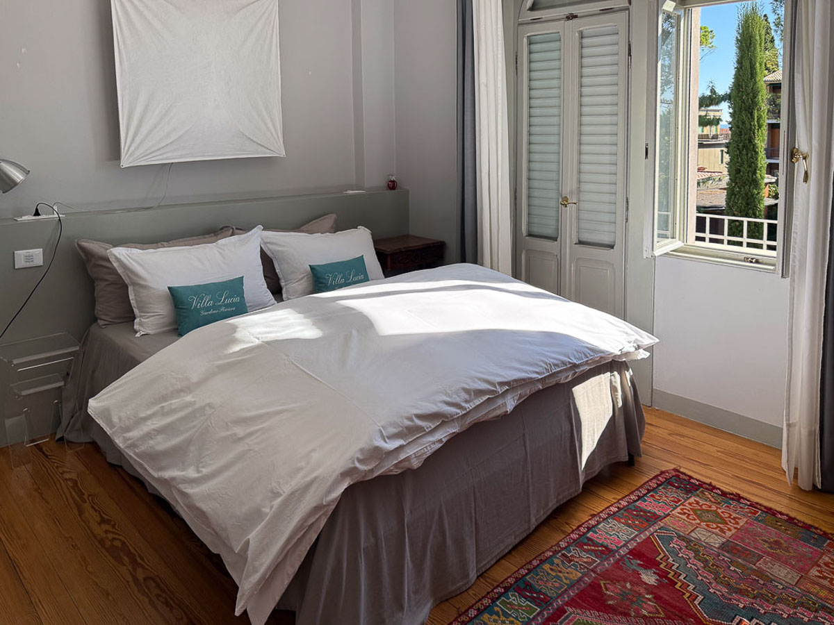 Buchungsanfrage Villa am Gardasee für 12 Personen