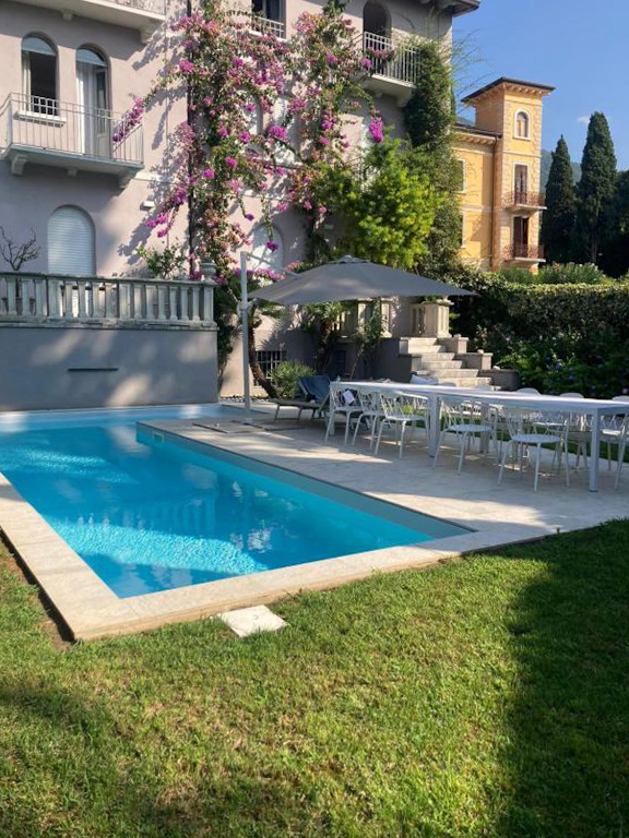 Pool mit Garten der Villa Lucia in Gardone
